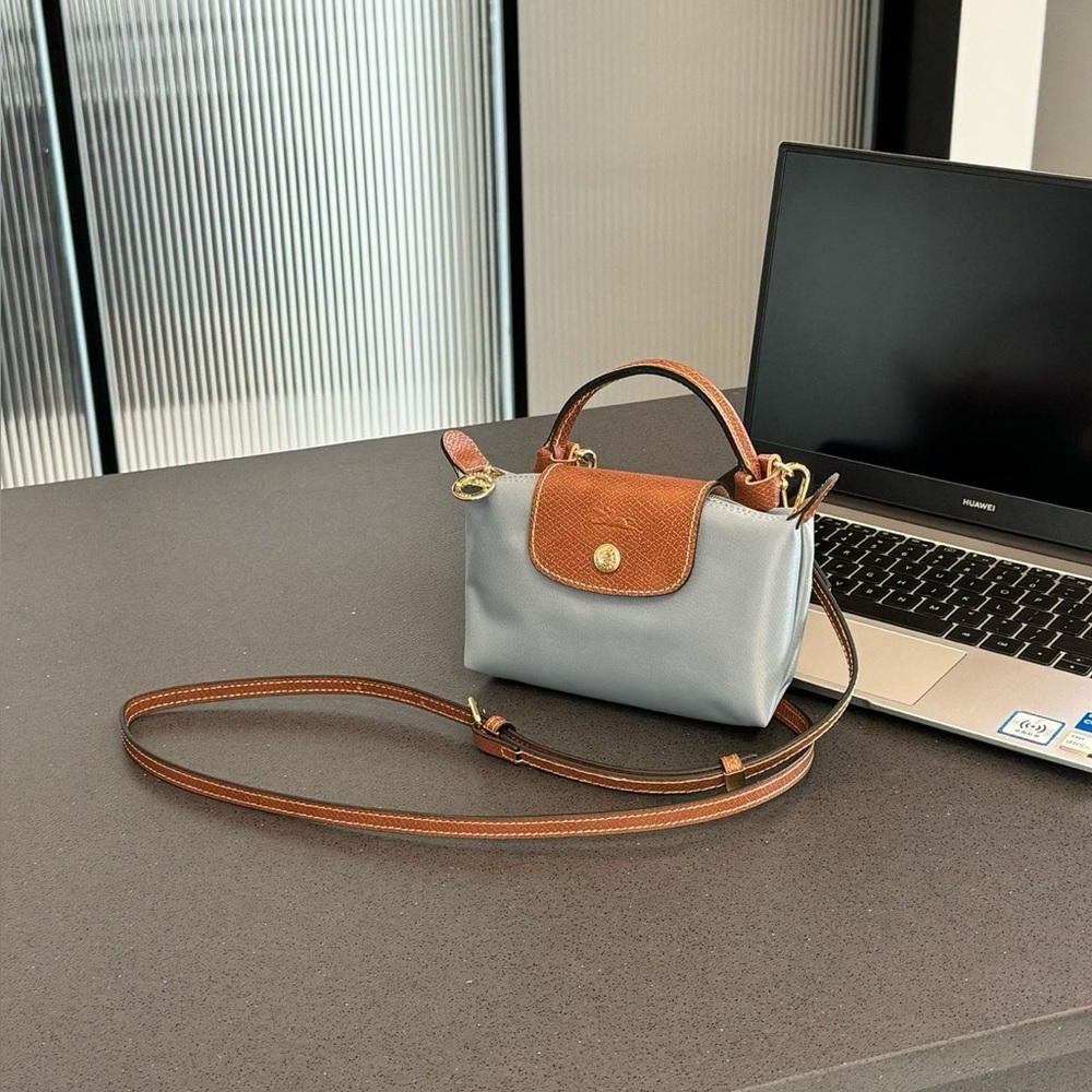 Longchamp crossbody bag
Size: 17*10 cm